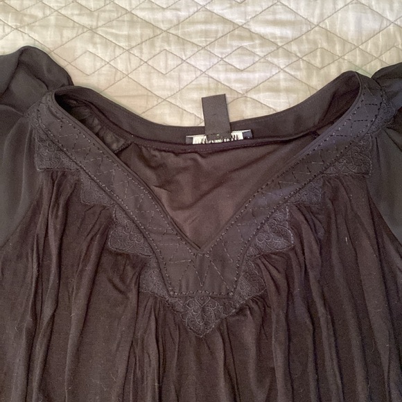 White House Black Market Short Sleeve Black Crinkle Style Blouse - Picture 3 of 5